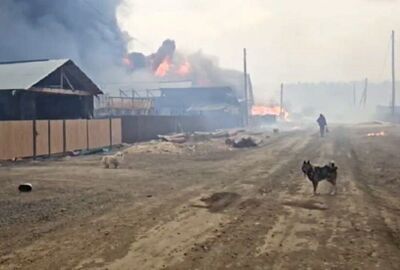 روسيا.. النيران تلتهم عشرات المنازل في ضواحي إيركوتسك